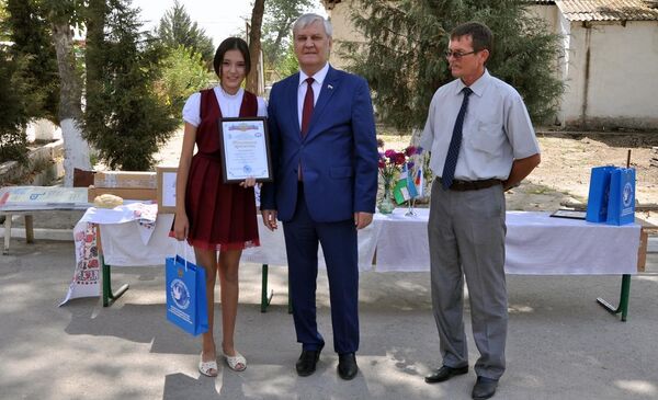 Акция Подари книгу! прошла в Узбекистане - Sputnik Узбекистан