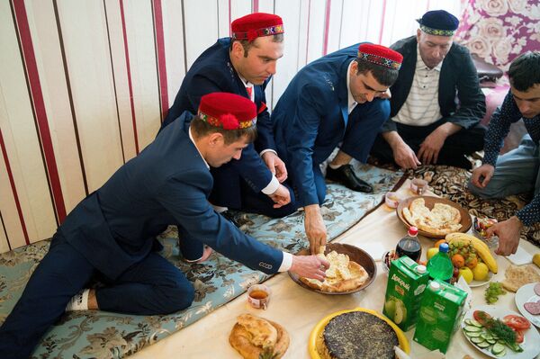 Как прошла таджикская свадьба в Москве и почему невеста была в красном - Sputnik Узбекистан