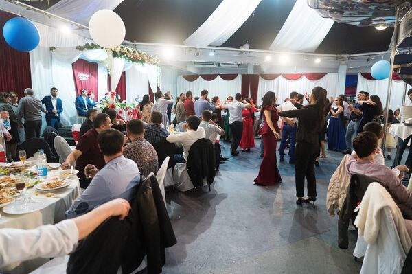 Как прошла таджикская свадьба в Москве и почему невеста была в красном - Sputnik Узбекистан