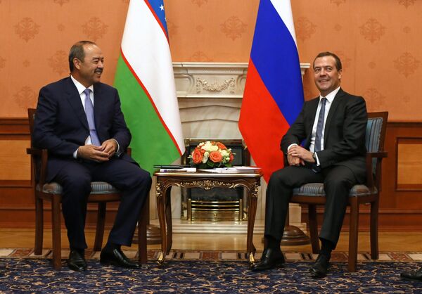 От атома до рыбоводства: что обсудили Медведев и Арипов на встрече в Москве От атома до рыбоводства: что обсудили Медведев и Арипов на встрече в Москве - Sputnik Узбекистан