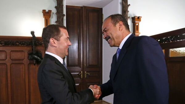  Премьер-министр РФ Д. Медведев встретился с премьер-министром Узбекистана А. Ариповым  - Sputnik Ўзбекистон