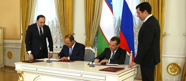 Премьер-министр Узбекистана Абдулла Арипов и глава правительства РФ Дмитрий Медведев Премьер-министр Узбекистана Абдулла Арипов и глава правительства РФ Дмитрий Медведев - Sputnik Ўзбекистон