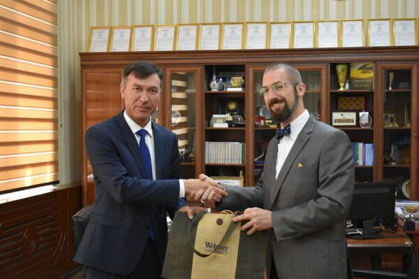 Самарқандда Вебстер университетининг магистратураси очилади Самарқандда Вебстер университетининг магистратураси очилади - Sputnik Ўзбекистон