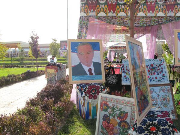 Умелица из Кашкадарьи за три месяца вышила портрет Мирзиёева Умелица из Кашкадарьи за три месяца вышила портрет Мирзиёева - Sputnik Узбекистан