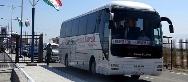 Первый автобус Самаркан - Пенджикент Первый автобус Самаркан - Пенджикент - Sputnik Ўзбекистон