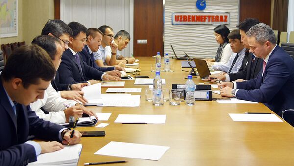 Встреча представителей Узбекнефтегаза с представителями Азиатского Банка Развития  - Sputnik Узбекистан