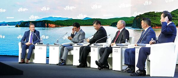 Рабочая поездка президента РФ В. Путина в Дальневосточный федеральный округ. День третий Рабочая поездка президента РФ В. Путина в Дальневосточный федеральный округ. День третий - Sputnik Ўзбекистон