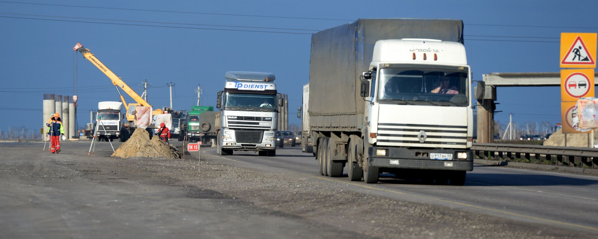 Грузовые автомобили на трассе - Sputnik Ўзбекистон, 1920, 25.02.2026