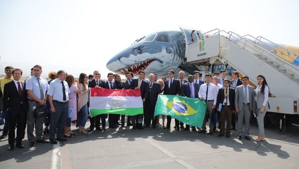 Авиакомпания Сомон Эйр и бразильский Embraer договорились о покупке самолетов - Sputnik Узбекистан