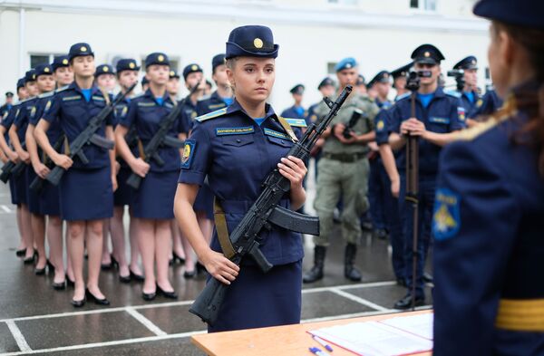 Принятие военной присяги курсантами летных училищ - Sputnik Узбекистан