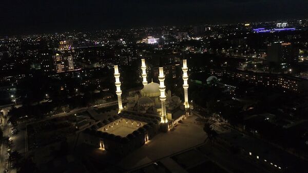 Новая главная мечеть Бишкека ночью — невероятное видео с дрона - Sputnik Узбекистан
