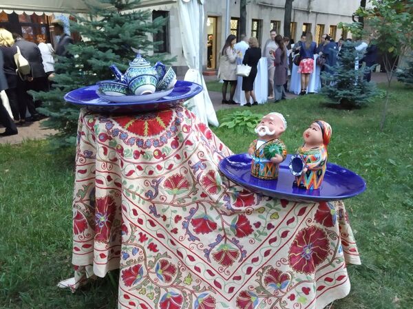 Посол Узбекистана в Москве поблагодарил коллег за поддержку в работе Посол Узбекистана в Москве поблагодарил коллег за поддержку в работе - Sputnik Узбекистан