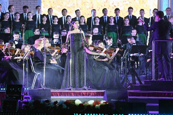 Симфонический концерт — Open Air Ночь серенад, классики и рока - Sputnik Узбекистан