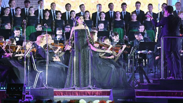 Симфонический концерт — Open Air Ночь серенад, классики и рока - Sputnik Узбекистан