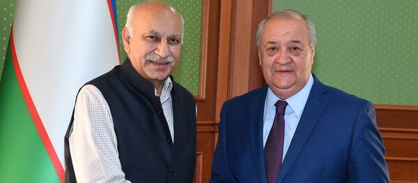 Мобашар Джавад Акбар и Абдулазиз Камилов Мобашар Джавад Акбар и Абдулазиз Камилов - Sputnik Ўзбекистон