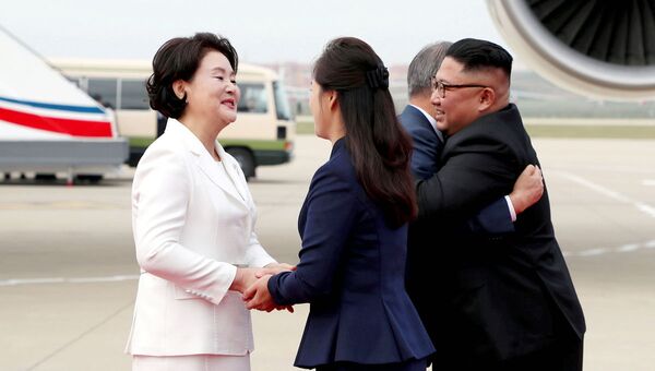 Визит лидера Южной Кореи Мун Чжэ Ина в Пхеньян для встречи с главой КНДР Ким Чен Ыном - Sputnik Ўзбекистон