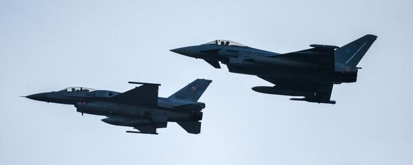 Самолёты F-16 - Sputnik Ўзбекистон