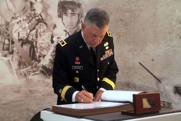 Абдусалом Азизов встретился с военной делегацией Национальной гвардии США Абдусалом Азизов встретился с военной делегацией Национальной гвардии США - Sputnik Узбекистан