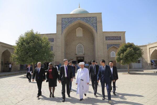 Встреча посла США по религиозным делам в комитете Мусульман Узбекистана - Sputnik Узбекистан