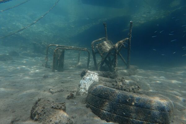 Два кресла на дне моря у острова Тасос, Греция - Sputnik Узбекистан