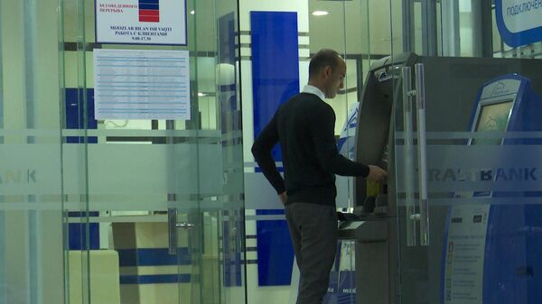 Без выходных и перерыва: Трастбанк открыл круглосуточные банкоматы - Sputnik Узбекистан