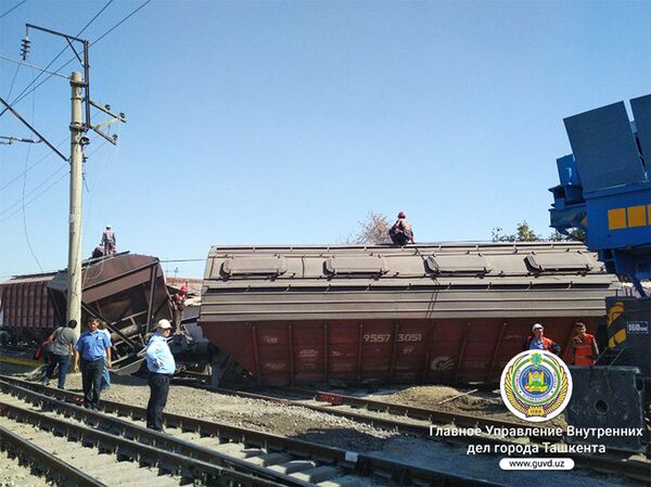 В Ташкенте сошли с рельсов две цистерны - Sputnik Узбекистан
