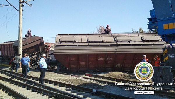 В Яшнабадском районе Ташкента на погрузочной станции Олтин тегермон с рельсов сошли два порожних вагона - Sputnik Ўзбекистон