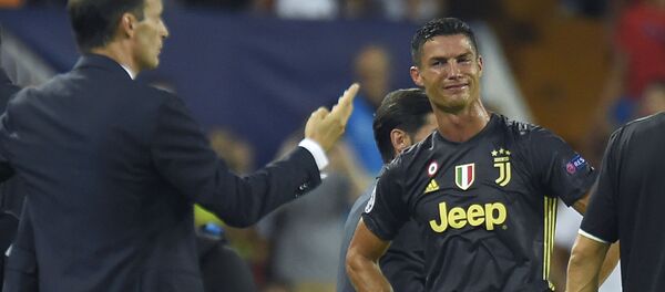 Португальский форвард Ювентуса Криштиану Роналду Португальский форвард Ювентуса Криштиану Роналду - Sputnik Ўзбекистон