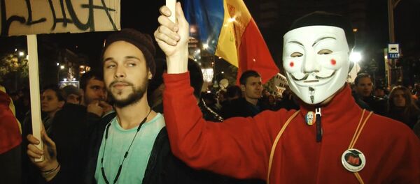 Жители Бухареста вышли на акцию протеста из-за пожара в клубе Жители Бухареста вышли на акцию протеста из-за пожара в клубе - Sputnik Узбекистан