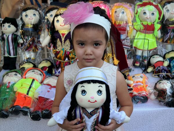 Восточный проект: в Ташкенте впервые прошла ярмарка Сувениры Узбекистана - Sputnik Узбекистан