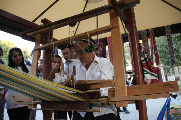 Восточный проект: в Ташкенте впервые прошла ярмарка Сувениры Узбекистана - Sputnik Узбекистан