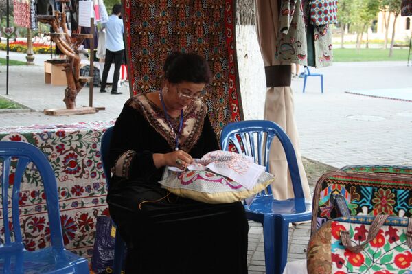 Восточный проект: в Ташкенте впервые прошла ярмарка Сувениры Узбекистана - Sputnik Узбекистан