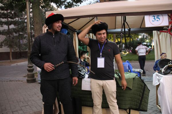 Восточный проект: в Ташкенте впервые прошла ярмарка Сувениры Узбекистана - Sputnik Узбекистан