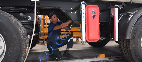 Где рождается мощь и комфорт: как в Узбекистане собирают грузовики и автобусы - Sputnik Узбекистан