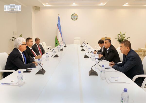 Узбекистан и Венгрия откроют в столицах национальные магазины и рестораны - Sputnik Узбекистан