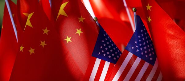 Флаги США и Китая Флаги США и Китая - Sputnik Ўзбекистон
