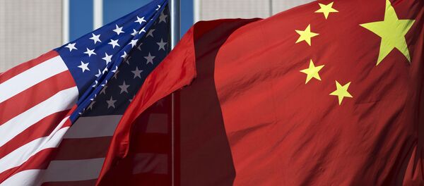Флаги США и Китая Флаги США и Китая - Sputnik Ўзбекистон
