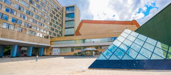 Внутренний двор главного корпуса Национального исследовательского технологического университета МИСиС Внутренний двор главного корпуса Национального исследовательского технологического университета МИСиС - Sputnik Узбекистан