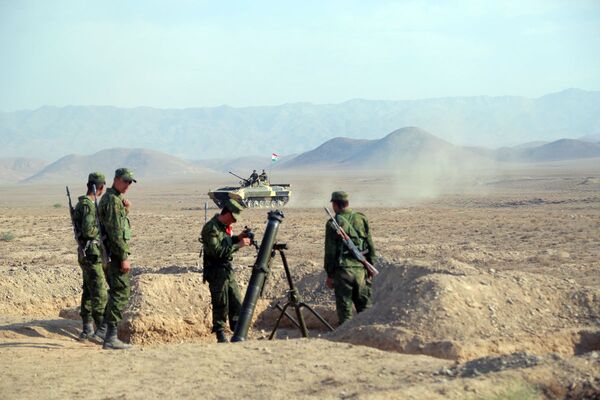 Совместные военные учения Узбекистана и Таджикистана - Sputnik Узбекистан
