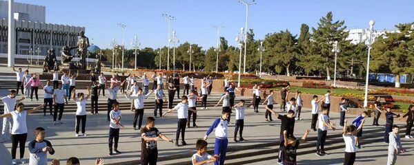 Массовые занятия утренней гимнастикой в Ташкенте - Sputnik Ўзбекистон