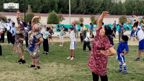 Массовые занятия утренней гимнастикой в Ташкенте - Sputnik Узбекистан