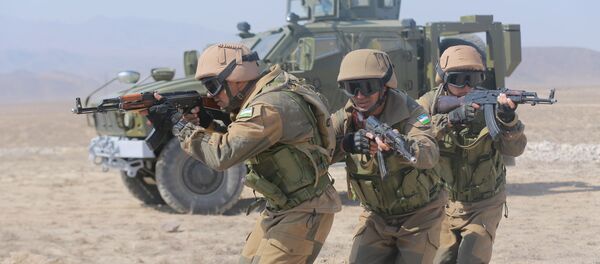 Узбекские военнослужащие на учениях в Таджикистане - Sputnik Ўзбекистон