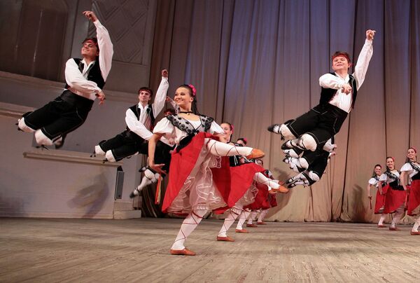 Что привез в Ташкент легендарный ансамбль имени Моисеева - Sputnik Узбекистан