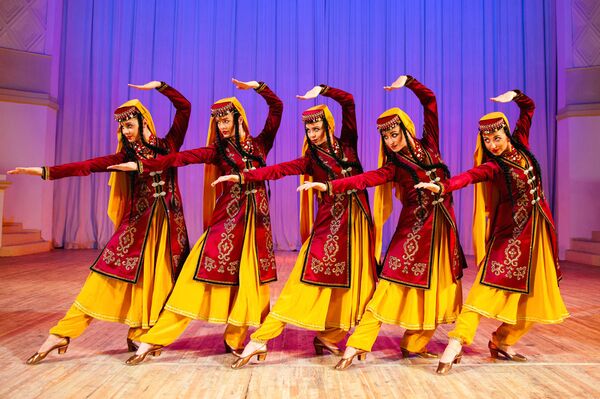 Что привез в Ташкент легендарный ансамбль имени Моисеева - Sputnik Узбекистан