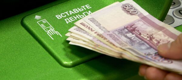 Посетитель в операционном зале офиса банка - Sputnik Узбекистан