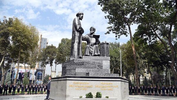 В Душанбе открыты памятники Алишеру Навои и Абдурахману Джами - Sputnik Ўзбекистон
