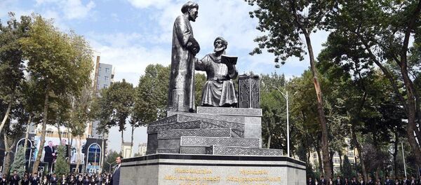 В Душанбе открыты памятники Алишеру Навои и Абдурахману Джами - Sputnik Узбекистан