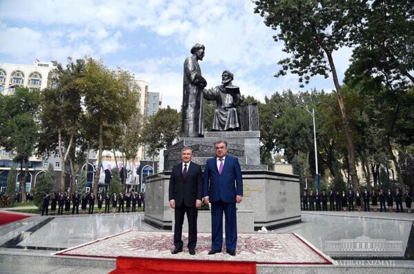 В Душанбе открыты памятники Алишеру Навои и Абдурахману Джами - Sputnik Узбекистан