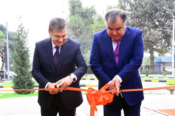 Главы Таджикистана и Узбекистана открыли в Душанбе памятник Навои и Джами - Sputnik Узбекистан