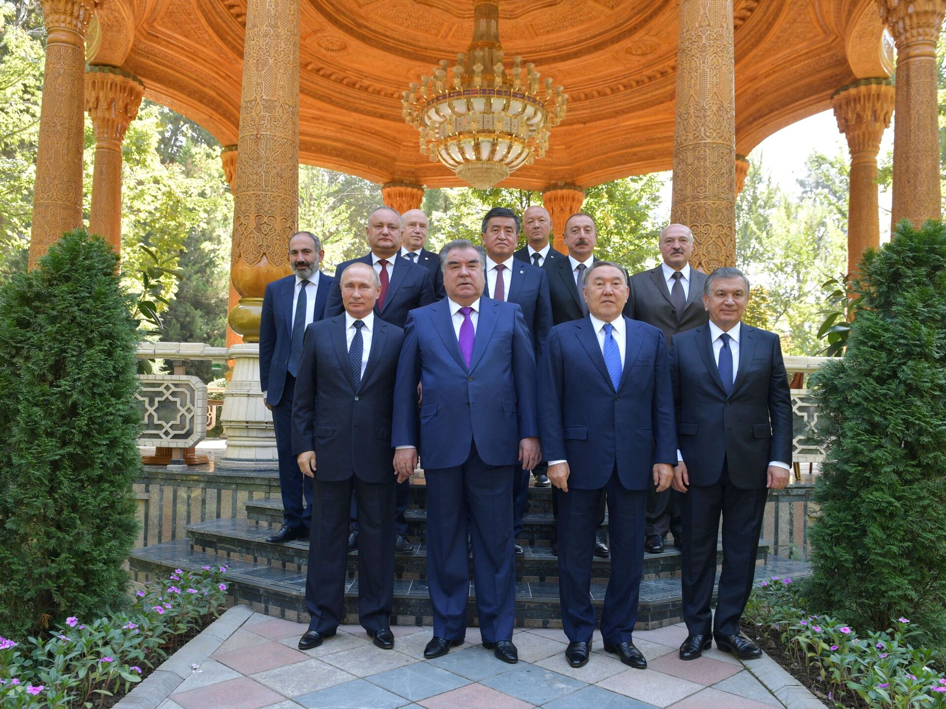 Глава саммита. Лукашенко и Эмомали Рахмон. Эмомали Рахмон в саммите.